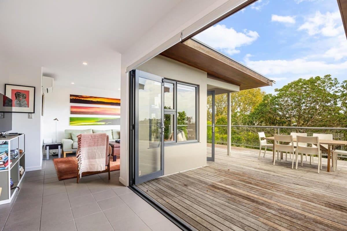 Stylish And Serene Living In Kohimarama Auckland Exterior photo